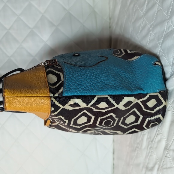 Relic Faux Leather Satchel and Wallet with Elephant/Floral Design. - Picture 7 of 16